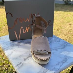 Women's Crown Vintage Daffodil pink wedge espadrille size 10